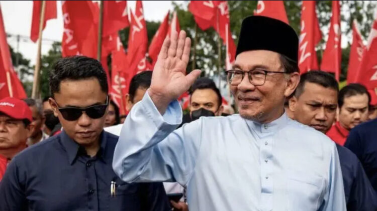 Malaysia and China Mull 'Asian Fund' to Cut USD Dependency.