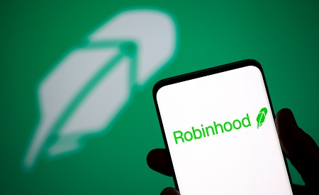 Robinhood Evaluates Cryptocurrency Services Amid U.S. SEC Crackdown on Binance and Coinbase