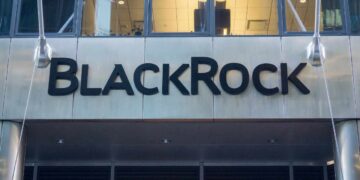 BlackRock's iShares Bitcoin ETF Surpasses 222,000 BTC in Holdings