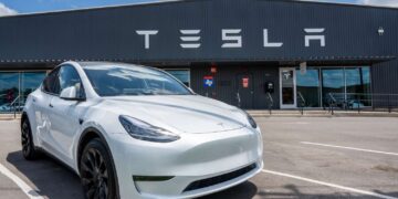Q1 Earnings Report: Tesla Maintains Bitcoin Holdings, Reveals Plans for Robotaxi Service