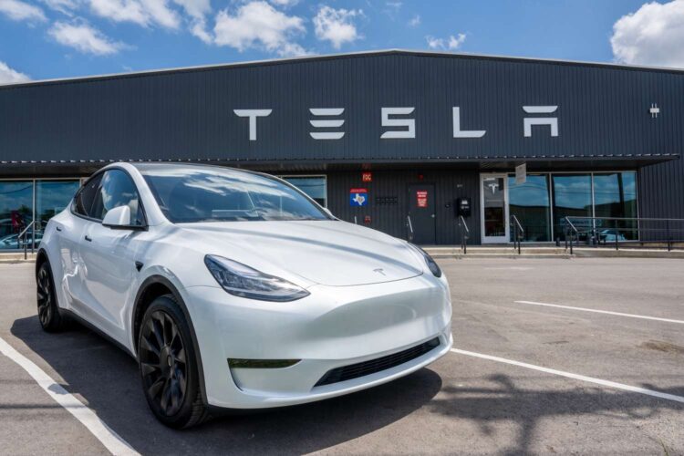 Q1 Earnings Report: Tesla Maintains Bitcoin Holdings, Reveals Plans for Robotaxi Service