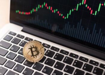 Analysts Express Concerns as Bitcoin Fails to Hold Above $69,000 Amid Market Volatility