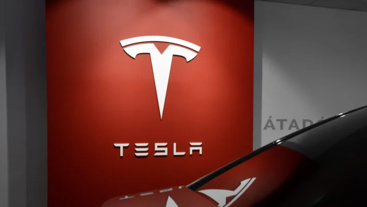Shareholders Accuse Elon Musk of Diverting Tesla’s Assets to Build His AI Venture, xAI