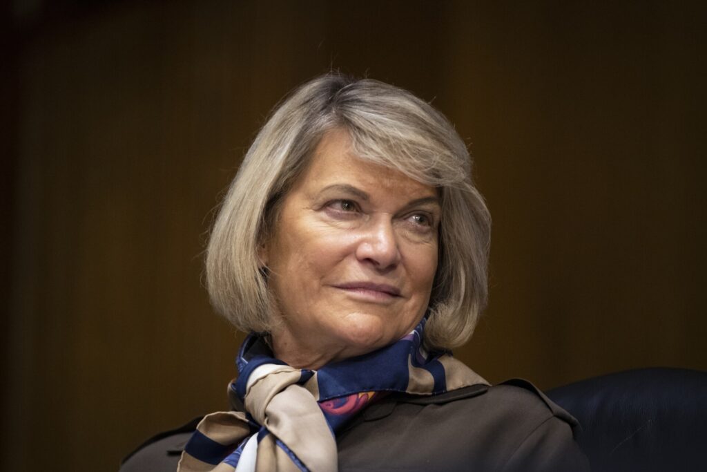 Senator Lummis Doubles Down Proposal, Says Bitcoin Reserve Would Address US’s Rising National Debt