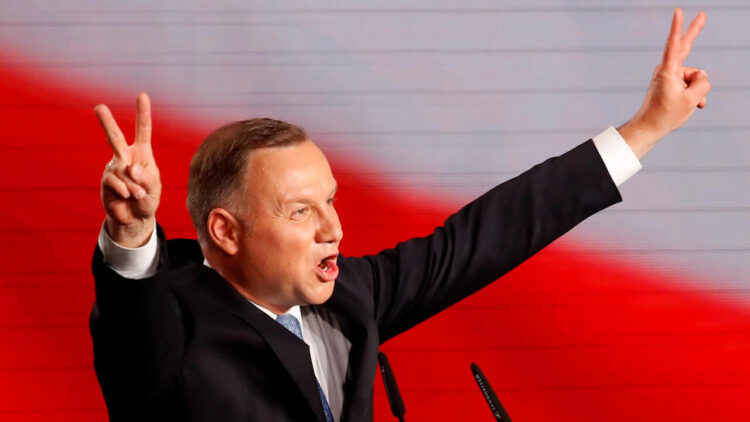 Polish Presidential Candidate Pledges to Create a National Bitcoin Reserve if Elected