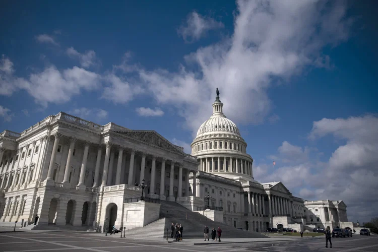Bipartisan Support for Stablecoin Legislation in Senate - Bloomberg