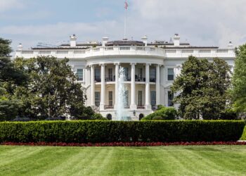 White House Pushes Compromise on Stablecoin Rewards in Ongoing Crypto Bill Talks