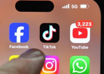 Australia Warns Gen Z Against Relying on AI and Social Media for Financial Advice