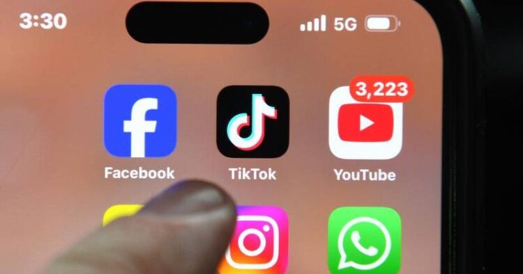 Australia Warns Gen Z Against Relying on AI and Social Media for Financial Advice