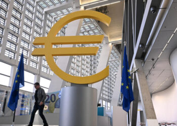 ECB Warns Against Rushing Into Euro Stablecoins as Digital Dollar Debate Intensifies