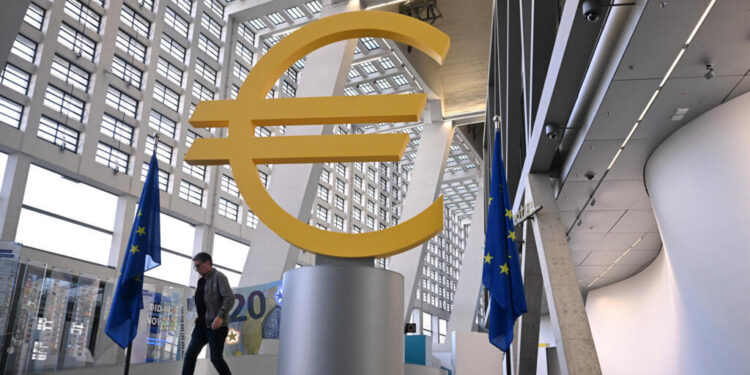 ECB Warns Against Rushing Into Euro Stablecoins as Digital Dollar Debate Intensifies