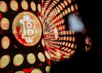 Bitcoin Volatility Falls to Low Levels as Market Waits for Big Move