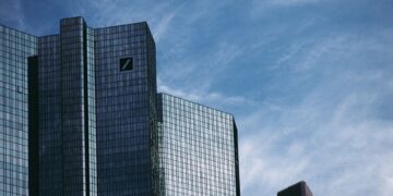 Deutsche Bank Cuts Gold Outlook as Rate Expectations Weigh on Demand
