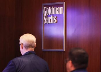 Goldman Lowers Gold Forecast as Fed Rate Cuts Move to 2027