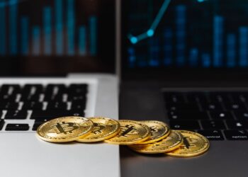 Glassnode Flags Bitcoin Realized Loss Reversal as Potential Signal of Market Bottom