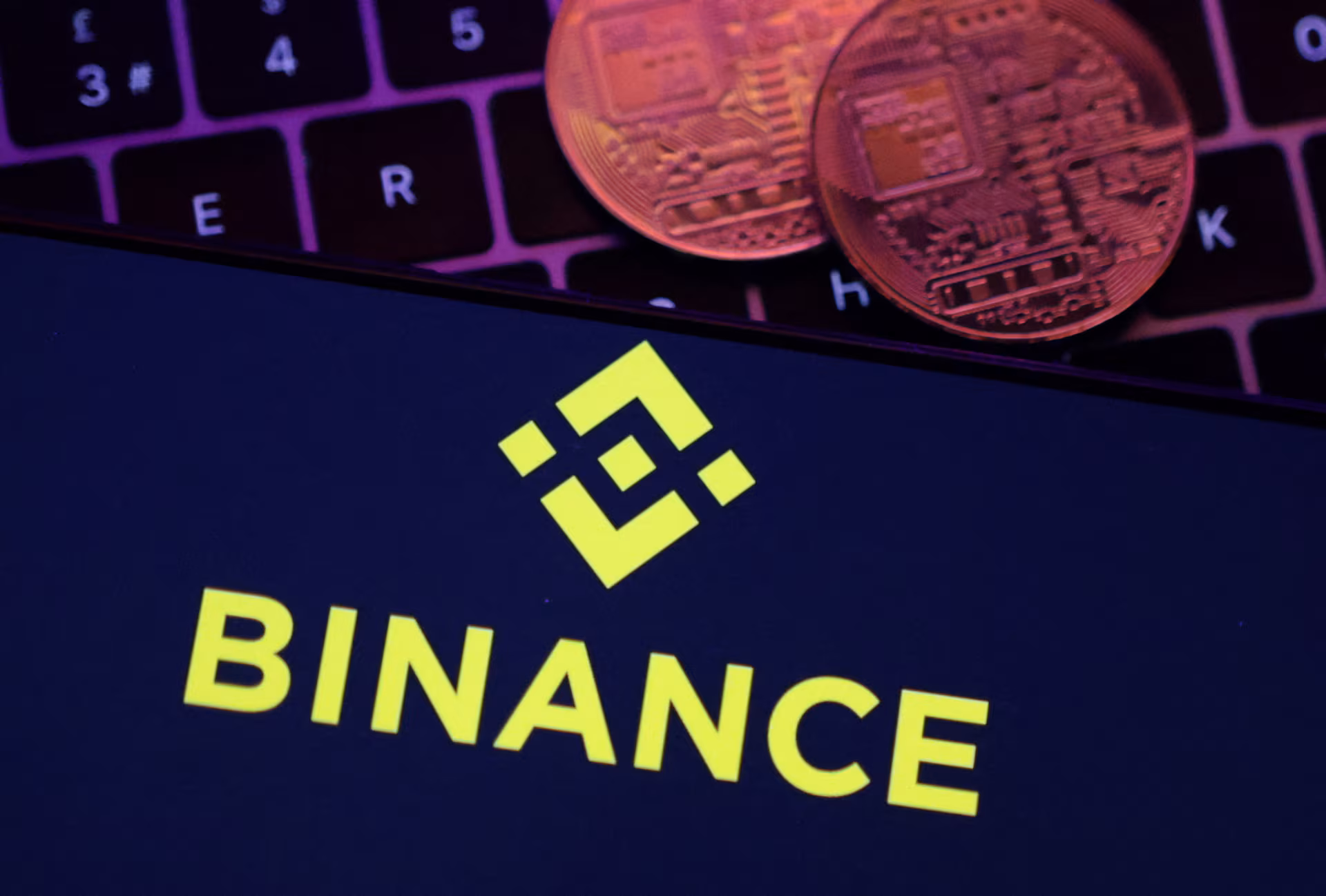 Binance Executive Calls for Rupee Stablecoins to Reduce India’s Dollar Dependence