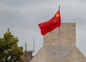 China-Linked Hackers Impersonate US AI Experts in Phishing Campaign