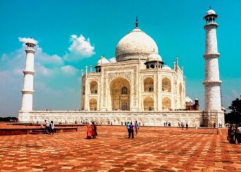 India’s IT Giants Face Another Weak Quarter as AI Pushes Prices Down